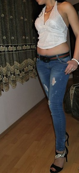 Σάντρα με τέλειες αναλογίες και πολύ όμορφο πρόσωπο